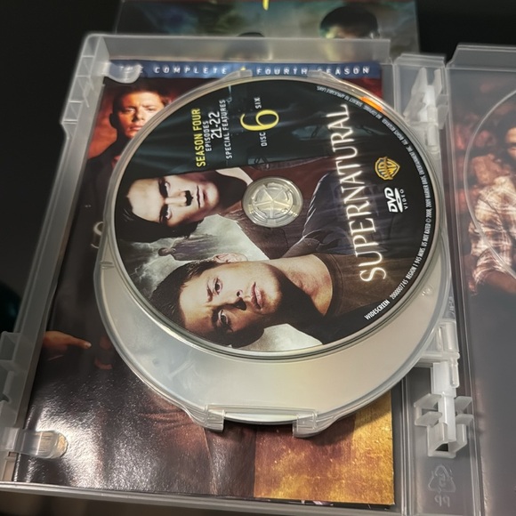 Supernatural WB Complete Season 1 & 4 - Picture 8 of 9